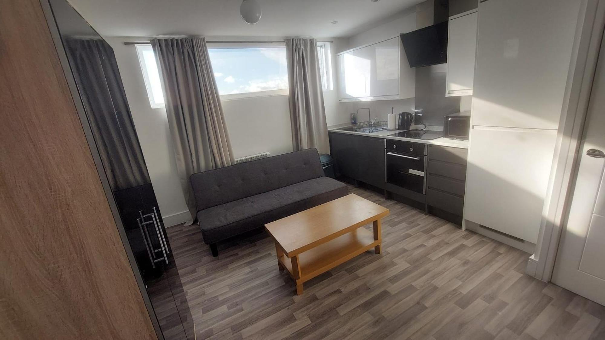 Spacious Studio Maidstone - Redecorated Oct 2023 Exterior photo